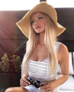 Paris Escorts - Hana swedish Paris Escort