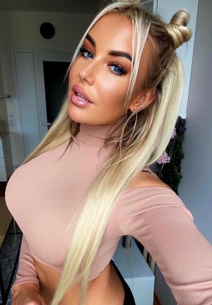 Paris Escorts - Heather czech Paris Escort
