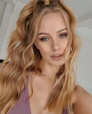 Paris Escorts - Jo 25 czech Paris Escort
