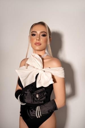 London Escorts - Noel Sparkles European London Escort